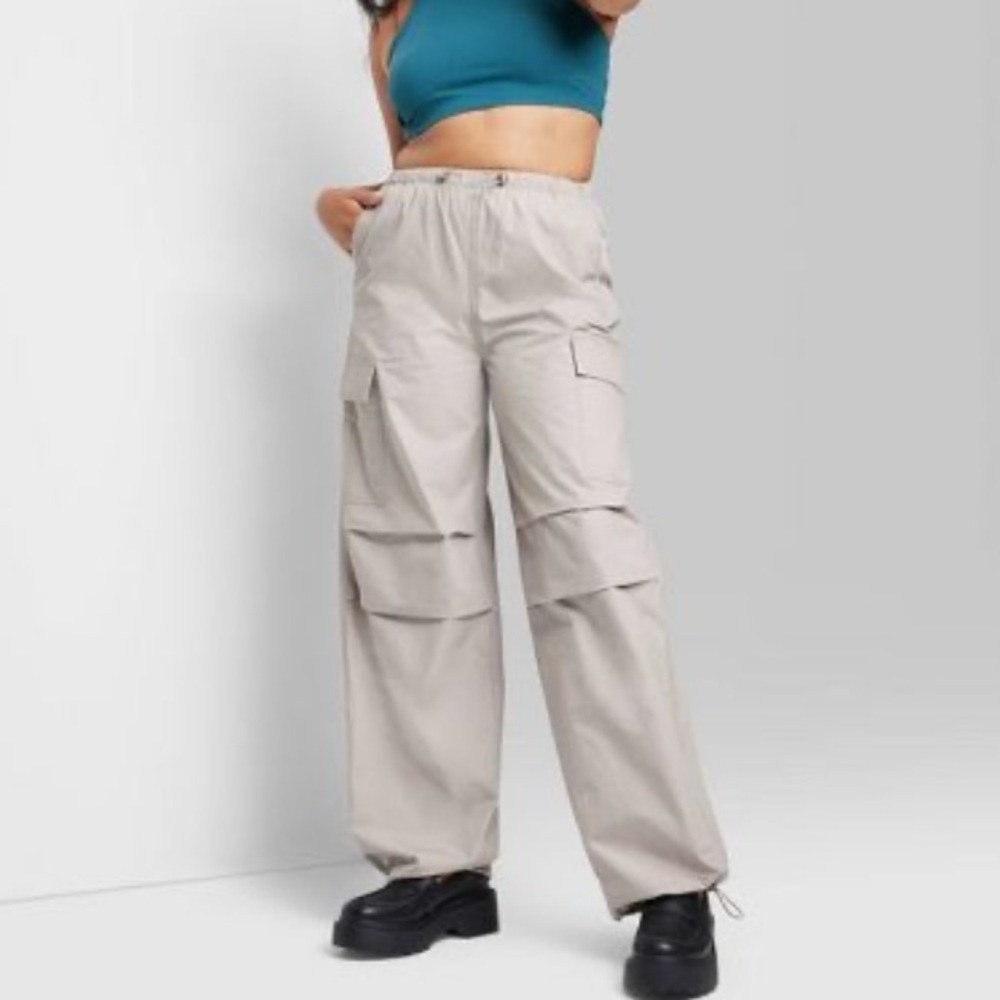 BRAND NEW high rise women’s cargo parachute pants